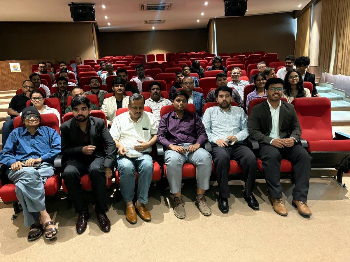 Manufacturers seated in the auditorium at a Manufacturers Network – Pune meetup